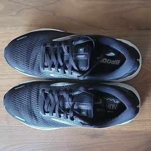 Brooks Ghost 14, Women's 9.5, black/white